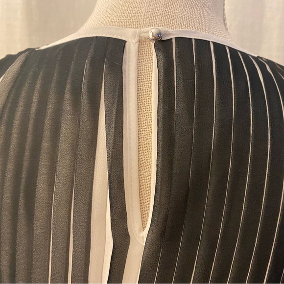 Banana Republic Black and White Pleated Dress with Tie - Size Petite 00 - Picture 3 of 5